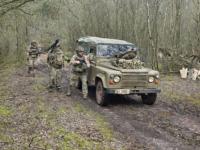 Milsim airsoft players with a Land Rover at The Kingdom
